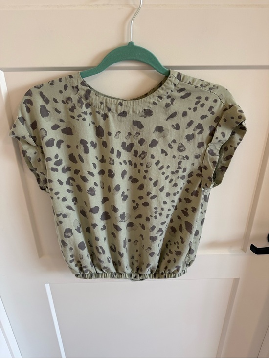 cloth & stone Tops - Cloth & Stone x Anthropologie Leopard Print Bubble Hem Top S Green Tencel